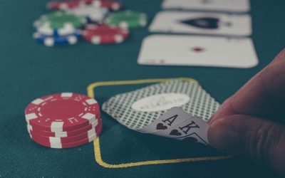How Poker’s “Tight” Play Makes Decisions Easier